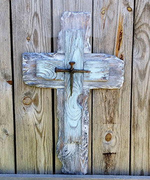 Декор із дерева "Хрест з цвяхами"