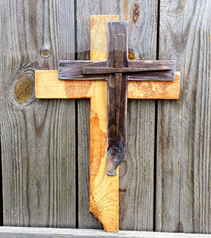 Декор із дерева "Хрест мапа світу"